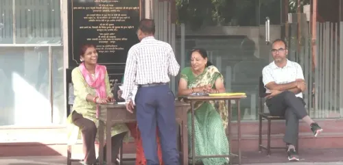 राजस्थान निकाय चुनाव 2026: जयपुर के 5 बूथों पर ईवीएम खराबी के बाद दोबारा मतदान जारी