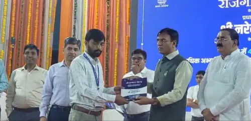 19वें रोजगार मेले में 51 हजार युवाओं को नियुक्ति पत्र, राजकोट में मंत्री मांडविया रहे मौजूद