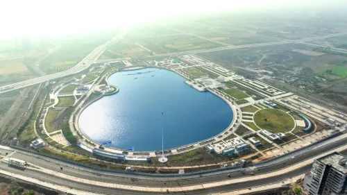 How has Rajkot’s Atal Sarovar become a significant urban attraction?