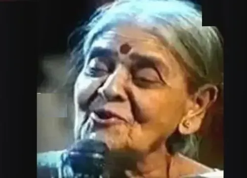 जब 10 साल की बच्ची ने मंच पर गाकर जीता सिनेमा जगत का दिल: जानें राजकुमारी की कहानी