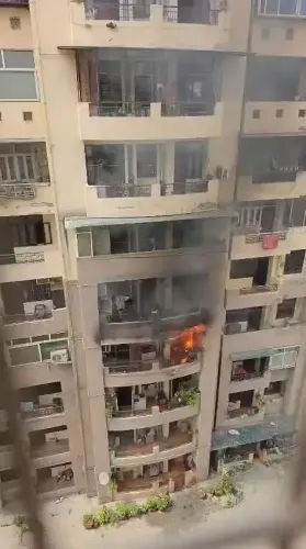 राजनगर एक्सटेंशन की क्लासिक सोसायटी में फ्लैट में लगी आग, दमकल सेवा ने समय रहते काबू पाया