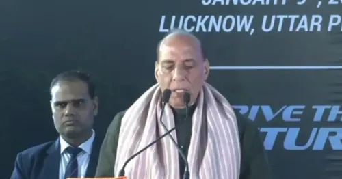 क्या राजनाथ सिंह ने अशोक लेलैंड के इलेक्ट्रिक व्हीकल प्लांट का उद्घाटन किया, और क्या ईवी वाहनों का है भविष्य?