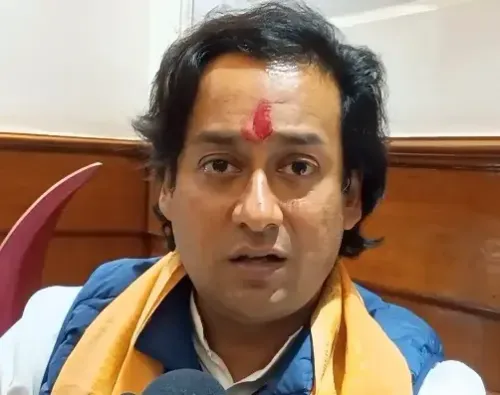 क्या राजनाथ सिंह को देश के रक्षामंत्री के रूप में तथ्यात्मक बातें नहीं करनी चाहिए?