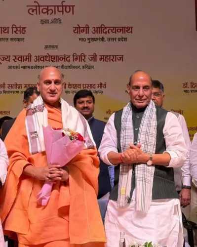Rajnath Singh thanks Swami Avdheshanand for blessings