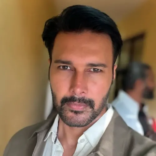 What insights does Rajniesh Duggal have about his character in 'Saira Khan Case'?