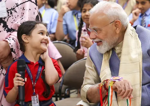रक्षाबंधन पर PM मोदी ने बच्चों संग मनाया उत्सव, उज्जैन की बच्ची से बोले — 'महाकाल का प्रसाद ज़रूर लाना'