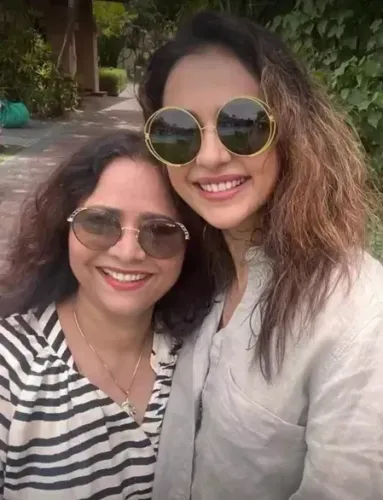 Rakul Preet Singh's birthday note for mom: 'You believed in me before I did'