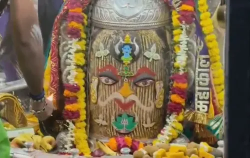 महाकालेश्वर मंदिर में भव्य भस्म आरती: राम नाम के बेलपत्र और चंदन से हुआ बाबा महाकाल का दिव्य शृंगार