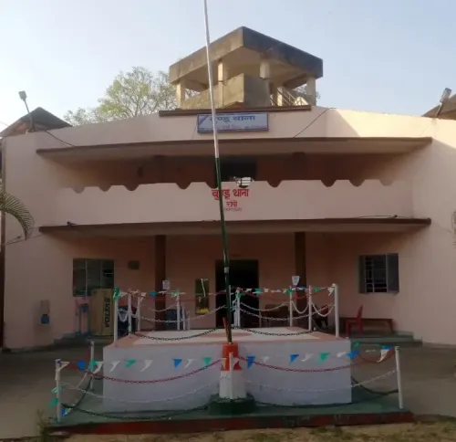 रांची: बुंडू में पेड़ से लटकते मिले युवक-युवती के शव, पुलिस कर रही जांच