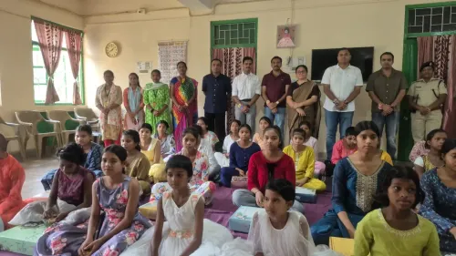 रांची: रक्षाबंधन पर पुलिस अधिकारियों ने बालाश्रय के अनाथ बच्चों संग मनाया पर्व, बच्चों ने बांधी राखी