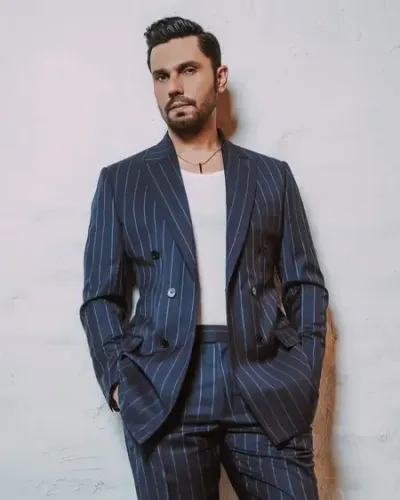 How Did Randeep Hooda Honor Veer Savarkar on His 142nd Birth Anniversary?
