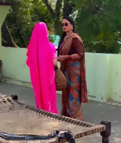 रानी चटर्जी ने 'लखनऊ की बड़की पटना की छोटकी' का BTS वीडियो किया शेयर, फैंस से पूछा — 'क्या सुना गाना?'