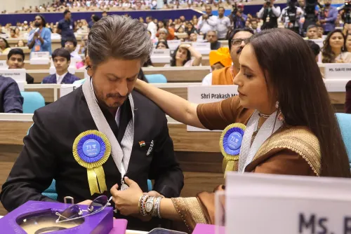Did Rani Mukerji Help Fix Shah Rukh Khan’s National Award Lanyard?