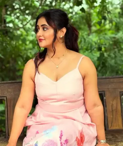 रश्मि देसाई का खुलासा: 'असफलताएं मुझे मजबूत बनाती हैं, सिंगल होना कमजोरी नहीं'