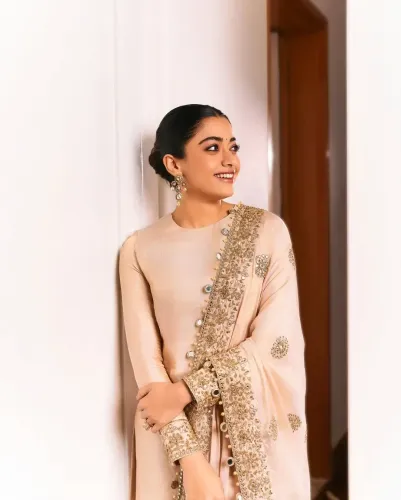 Does Rashmika Mandanna Prefer Clean Skin or Glam Looks?