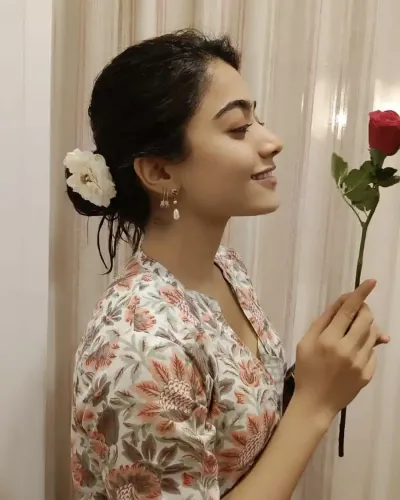 How Did Rashmika's Advice to a Fan Going Through Tough Times Touch Hearts Online?