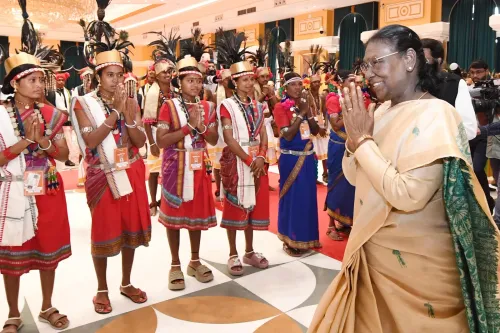 राष्ट्रपति मुर्मु ने बस्तर पांडुम 2026 के विजेताओं से की मुलाकात, जनजातीय संस्कृति और विकास को सराहा