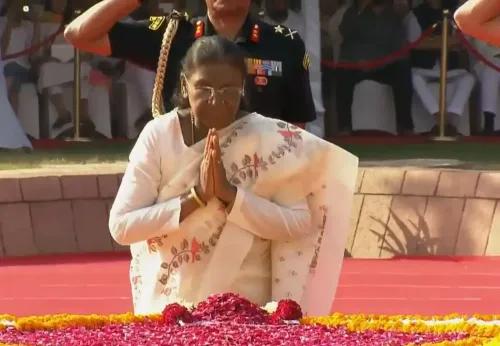 गांधी जयंती 2026: राष्ट्रपति मुर्मू और उपराष्ट्रपति राधाकृष्णन ने राजघाट पर अर्पित की श्रद्धांजलि