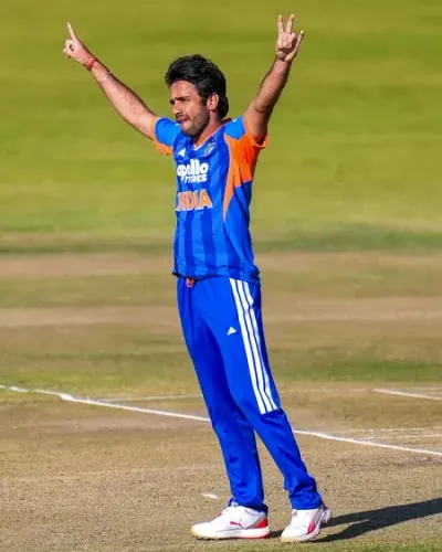 रवि बिश्नोई: दो बार रिजेक्शन के बाद अंडर-19 में 17 विकेट, T20 डेब्यू में 'प्लेयर ऑफ द मैच'