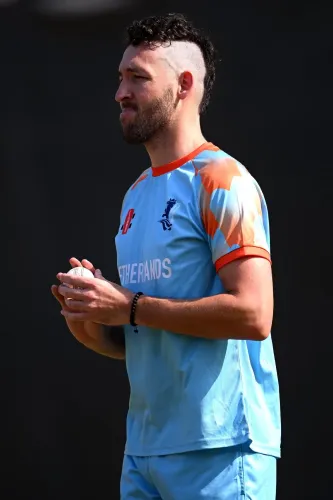 नीदरलैंड के तेज गेंदबाज पॉल वैन मीकेरेन का सुझाव: आरसीबी डील का एक छोटा हिस्सा एसोसिएट क्रिकेट के लिए