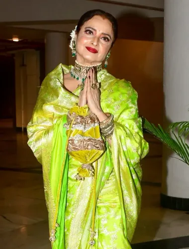 Did Rekha Dance to ‘Kaisi Paheli Zindgani’ with Madhuri Dixit and Vidya Balan at Shabana Azmi’s Birthday?