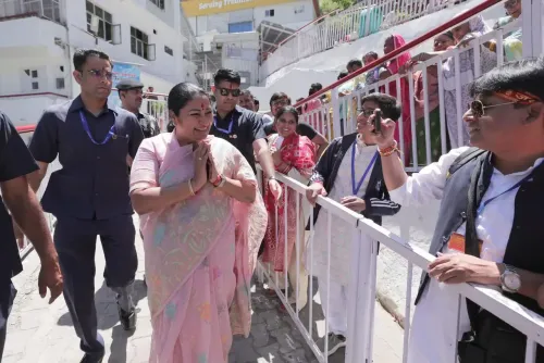 मां वैष्णो देवी दर्शन के बाद बोलीं CM रेखा गुप्ता — मोदी नेतृत्व में देश की खुशहाली की मांगी दुआ