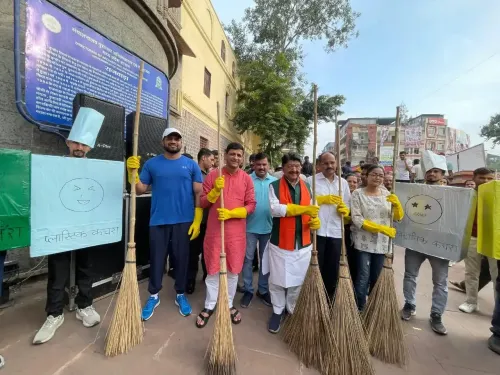 How Do Indore Residents Step Up When Sanitation Workers Go on Holiday?