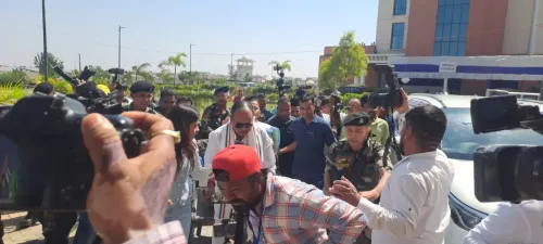 झारखंड विधानसभा में मंत्री इरफान अंसारी का रिक्शा प्रदर्शन, महंगाई पर गरमाया सदन