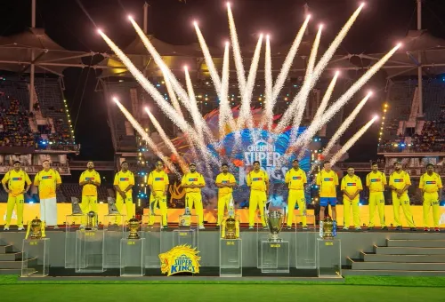 रोर 2026: धोनी ने सैमसन, दुबे और म्हात्रे को दिया सम्मान, पुराने सितारों के संग मौजूदा खिलाड़ी