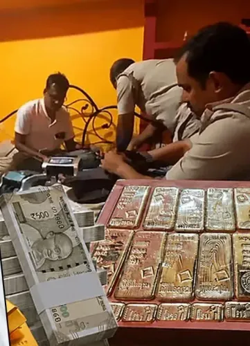 Bengal Police seize ₹28 crore cash, 15 kg gold in Birbhum raid; Tulu Mondal's relative arrested