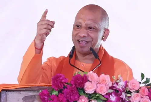 क्या आरएसएस को विदेशी सहायता नहीं मिलती, केवल समाज का सहयोग है? : सीएम योगी