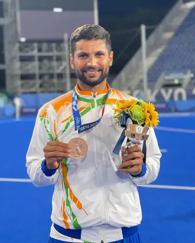 क्या रूपिंदर पाल सिंह ओलंपिक मेडलिस्ट हैं, जिन्होंने बचपन में हॉकी स्टिक और जूतों के लिए संघर्ष किया?
