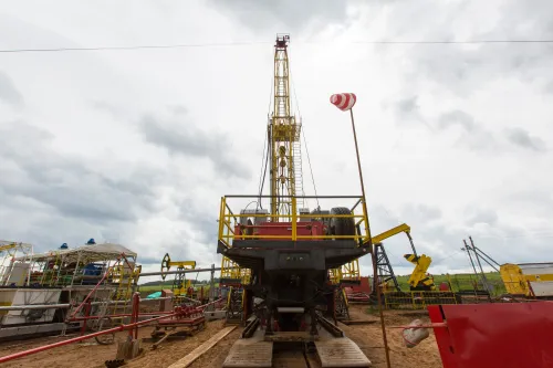 Russia Prolongs Countermeasures Against Western Oil Price Limits