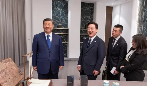 Did S. Korean President Lee Receive Xiaomi Smartphones from Xi Jinping?