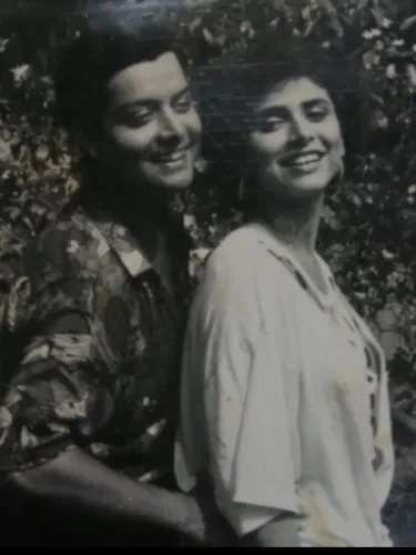 Sachin Pilgaonkar sings 'Aye Meri Zohra Zabeen' for wife Supriya's birthday