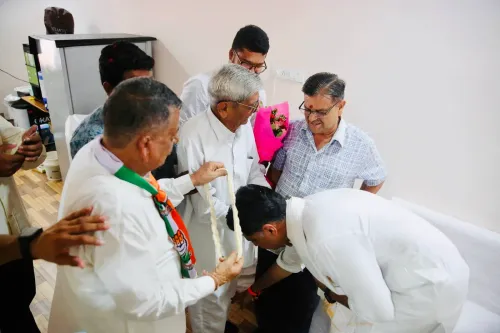 Sachin Pilot Meets Former Block Chief in Saabla