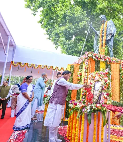 Gandhi Jayanti 2026: Odisha CM Majhi pays tribute, invokes Shastri's legacy