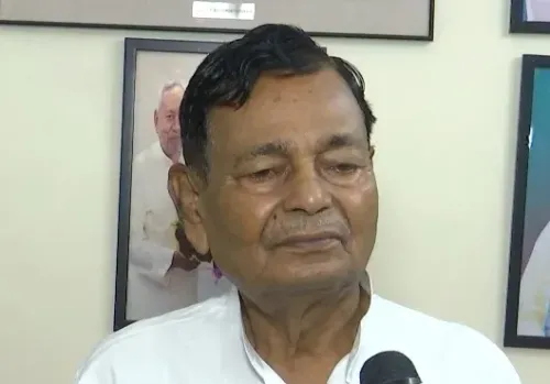 भूख हड़ताल नहीं, संसद में चर्चा से निकले हल: जेडीयू सांसद दिलेश्वर कामैत
