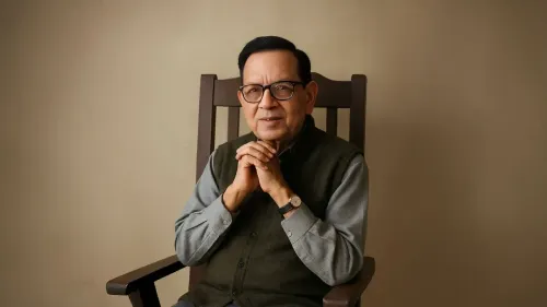 क्या कुंवर नारायण साहित्य के 'नारायण' हैं? 'अंतिम ऊंचाई' से 'अबकी बार लौटने' का वादा?