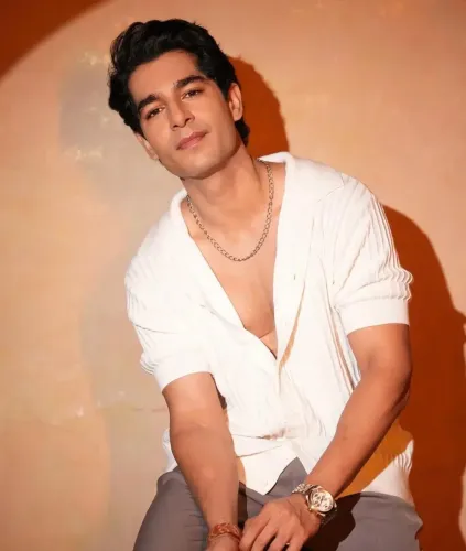 How Does ‘Saiyaara’ Actor Shaan R Grover Connect with SRK Through Kumar Sanu?