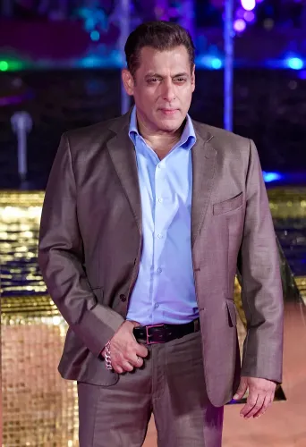 Salman Khan Stands by Rajpal Yadav After Award Show Incident