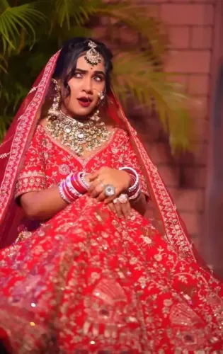 सलमान खान के गाने पर त्रिशाकर मधु ने दिखाई 'रानी' जैसी अदाएं, फैंस हुए कायल