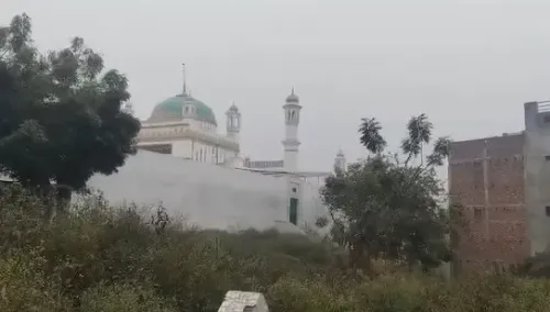 Is the measurement of the graveyard near Jama Masjid in Sambhal about to begin?