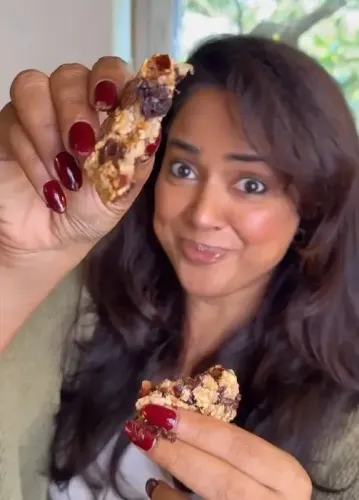 What is Sameera Reddy's Recipe for Healthy, Chocolatey, Guilt-Free Cookies?