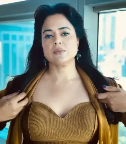 Sameera Reddy Faces Mumbai's Chaotic Traffic During Evening Walk