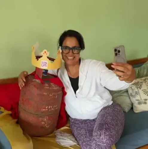 Sameera Reddy's Comedic View on India's LPG Crisis: A Royal Cylinder