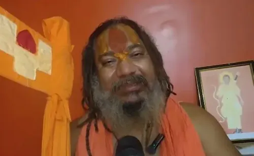 परमहंस आचार्य का समर्थन: 'संवाद न हो तो परिवार टूटते हैं, समाज बिखरता है' — भागवत के बयान पर मुहर