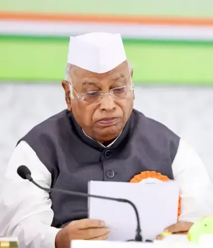 संगठन सृजन अभियान के तहत जिला कांग्रेस अध्यक्षों के चयन के लिए हुई बैठक: खड़गे   