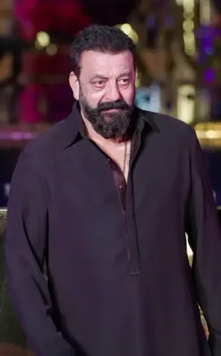 संजय दत्त के 'भारत में शांति नहीं' बयान पर सियासी बवाल, कांग्रेस ने समर्थन किया, BJP ने बोला हमला