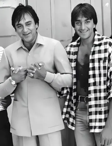 Sanjay Dutt pays tribute to Sunil Dutt on 21st death anniversary